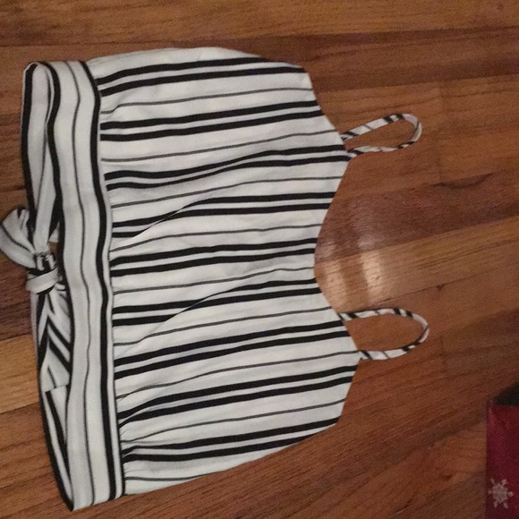 Cute striped crop tank - Picture 7 of 8
